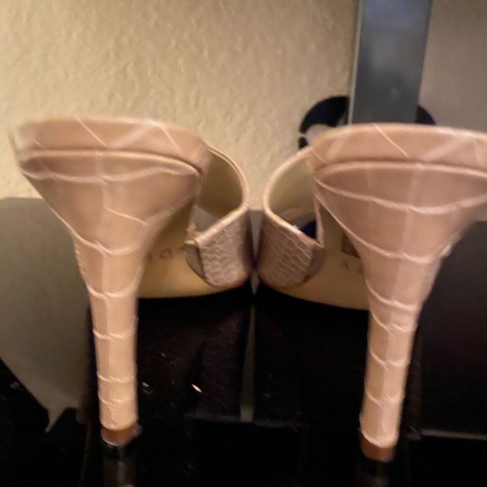 DKNY heels - Picture 3 of 5